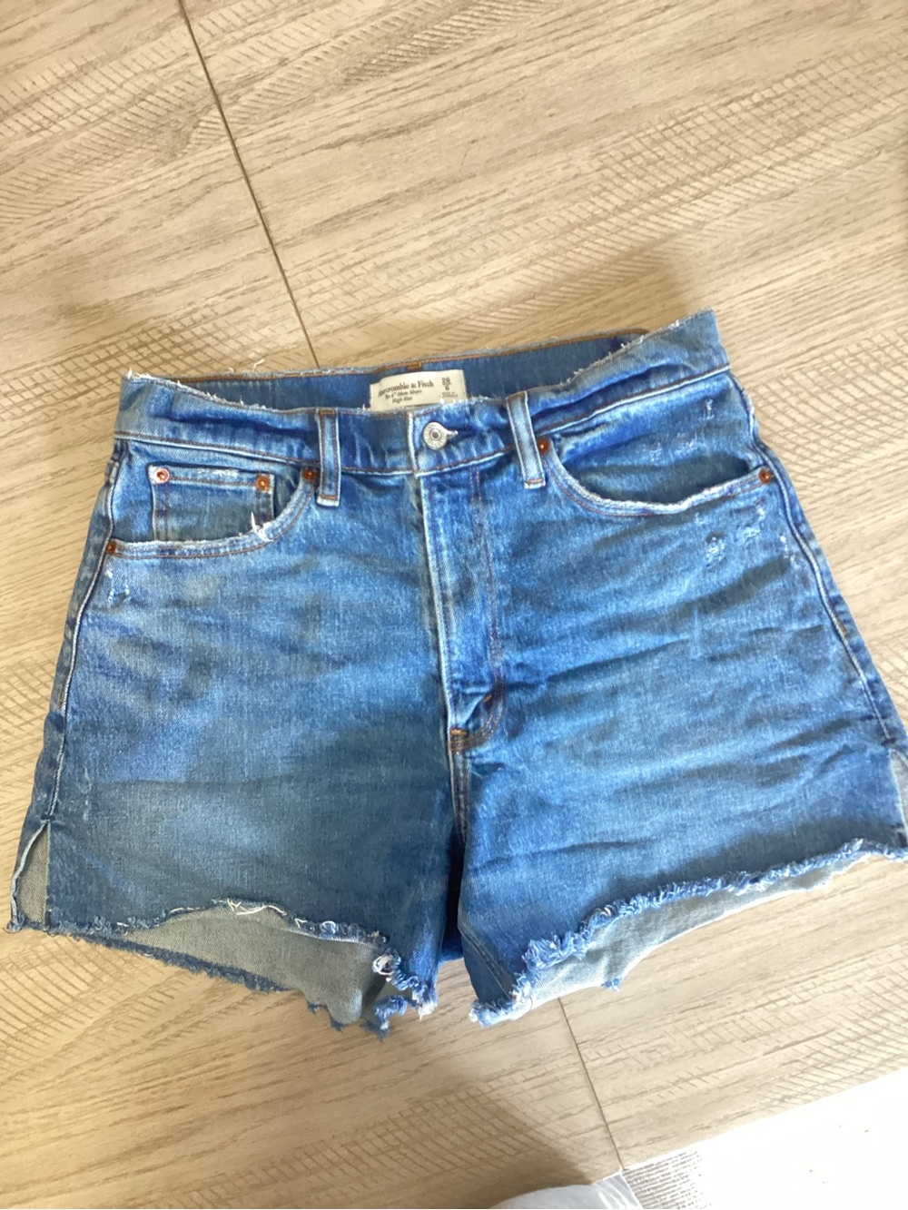 Abercrombie & Fitch 4” Mom Highrise Short